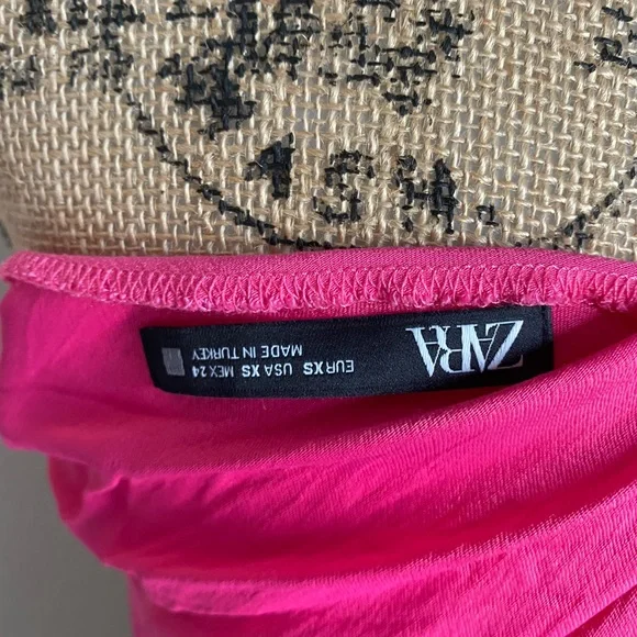 Open back Pink satin top - Picture 5 of 5